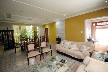 Casa à venda com 360m², 3 quartos e 5 vagasSala