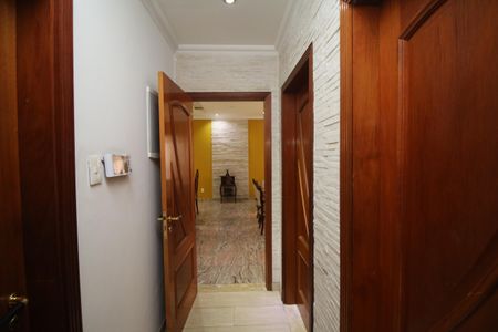 Casa à venda com 360m², 3 quartos e 5 vagasCorredor