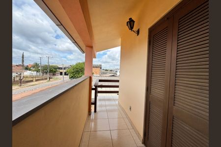 Casa para alugar com 100m², 4 quartos e 2 vagas Casa para alugar com 100m², 4 quartos e 2 vagasVaranda