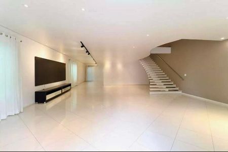 Casa de condomínio à venda com 529m², 4 quartos e 6 vagas Casa de condomínio à venda com 529m², 4 quartos e 6 vagasFoto 02