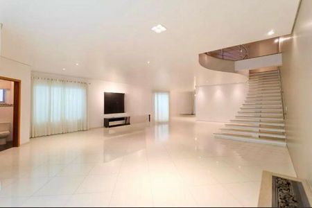 Casa de condomínio à venda com 529m², 4 quartos e 6 vagas Casa de condomínio à venda com 529m², 4 quartos e 6 vagasFoto 01