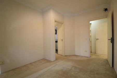 Apartamento à venda com 212m², 4 quartos e 3 vagasQuarto 4