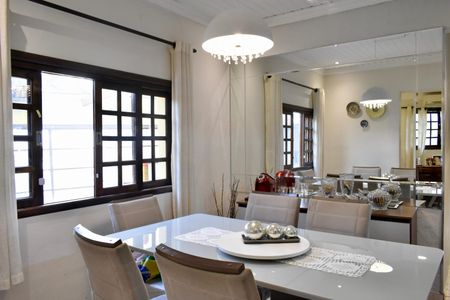 Casa à venda com 140m², 4 quartos e 2 vagas Casa à venda com 140m², 4 quartos e 2 vagasSala de Jantar