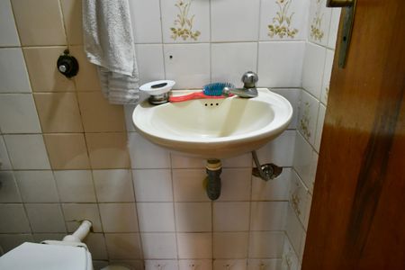 Casa à venda com 140m², 4 quartos e 2 vagas Casa à venda com 140m², 4 quartos e 2 vagasLavabo