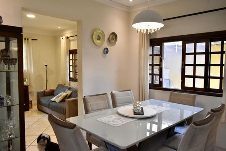 Casa à venda com 140m², 4 quartos e 2 vagas Casa à venda com 140m², 4 quartos e 2 vagasSala de Jantar