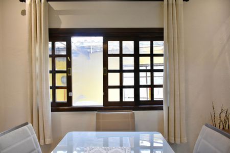 Casa à venda com 140m², 4 quartos e 2 vagas Casa à venda com 140m², 4 quartos e 2 vagasSala de Jantar