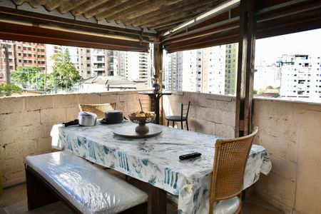 Casa à venda com 140m², 4 quartos e 2 vagas Casa à venda com 140m², 4 quartos e 2 vagasÁrea gourmet