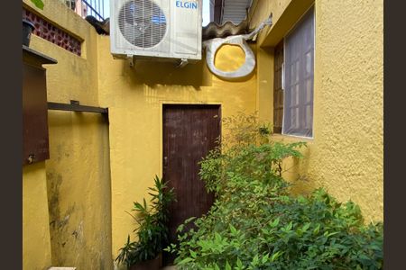 Casa à venda com 140m², 4 quartos e 2 vagas Casa à venda com 140m², 4 quartos e 2 vagasEntrada