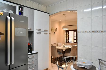 Casa à venda com 140m², 4 quartos e 2 vagas Casa à venda com 140m², 4 quartos e 2 vagasCozinha