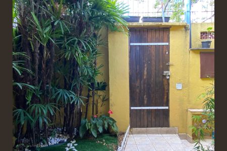 Casa à venda com 140m², 4 quartos e 2 vagas Casa à venda com 140m², 4 quartos e 2 vagasEntrada