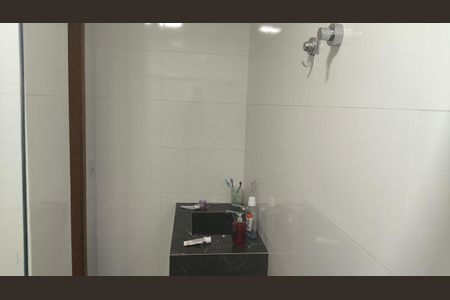 Casa à venda com 190m², 3 quartos e 2 vagasBanheiro 2