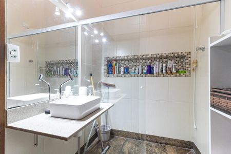 Casa à venda com 130m², 3 quartos e 3 vagas Casa à venda com 130m², 3 quartos e 3 vagasBanheiro 1