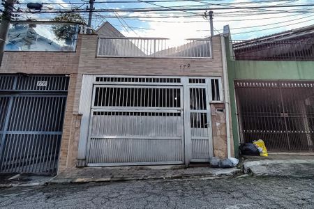 Casa à venda com 130m², 3 quartos e 3 vagas Casa à venda com 130m², 3 quartos e 3 vagasFachada