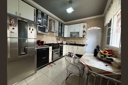 Casa à venda com 242m², 4 quartos e 4 vagasCozinha