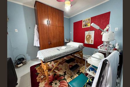 Casa à venda com 242m², 4 quartos e 4 vagasQuarto de Serviço