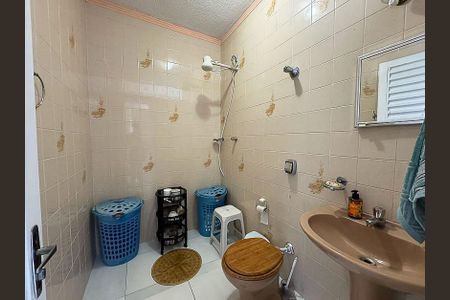 Casa à venda com 242m², 4 quartos e 4 vagasBanheiro de serviço