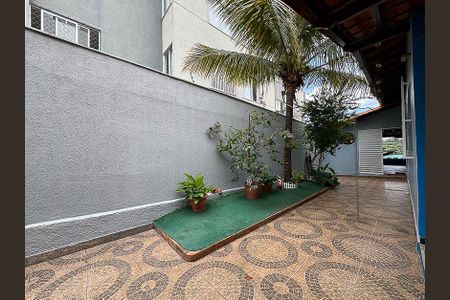 Casa à venda com 242m², 4 quartos e 4 vagasÁrea externa