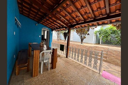 Casa à venda com 242m², 4 quartos e 4 vagasÁrea externa