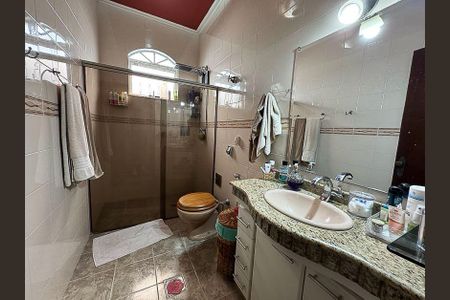 Casa à venda com 242m², 4 quartos e 4 vagasbanheiro Suíte 1