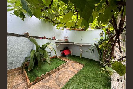 Casa à venda com 242m², 4 quartos e 4 vagasÁrea externa