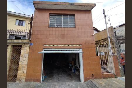 Casa à venda com 150m², 3 quartos e 2 vagas Casa à venda com 150m², 3 quartos e 2 vagasFachada