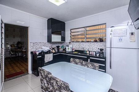 Casa à venda com 200m², 2 quartos e 3 vagas Casa à venda com 200m², 2 quartos e 3 vagasCozinha
