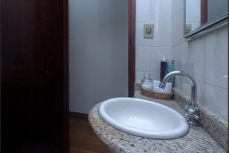 Casa à venda com 200m², 2 quartos e 3 vagas Casa à venda com 200m², 2 quartos e 3 vagasBanheiro na suíte 1