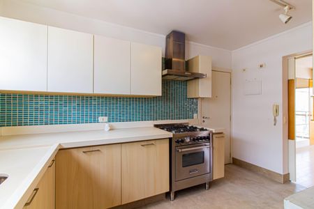 Apartamento à venda com 117m², 3 quartos e 2 vagas Apartamento à venda com 117m², 3 quartos e 2 vagasCozinha / Copa