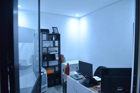 Casa à venda com 180m², 2 quartos e 2 vagasQuarto de Serviço