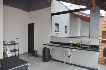 Casa à venda com 180m², 2 quartos e 2 vagasCobertura