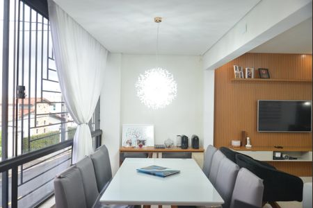 Casa à venda com 180m², 2 quartos e 2 vagasSala