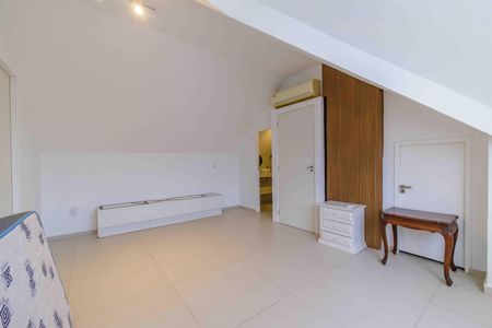 Casa de condomínio para alugar com 300m², 5 quartos e 3 vagas Casa de condomínio para alugar com 300m², 5 quartos e 3 vagasSuíte 4