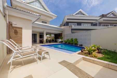 Casa de condomínio para alugar com 300m², 5 quartos e 3 vagas Casa de condomínio para alugar com 300m², 5 quartos e 3 vagasVaranda