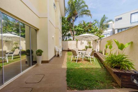 Casa de condomínio para alugar com 300m², 5 quartos e 3 vagas Casa de condomínio para alugar com 300m², 5 quartos e 3 vagasVaranda