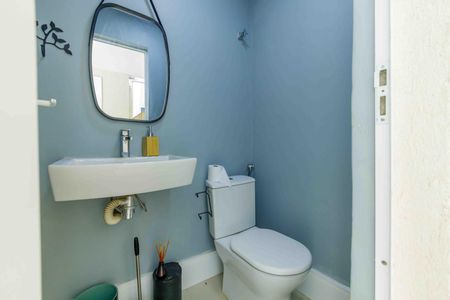 Casa de condomínio para alugar com 300m², 5 quartos e 3 vagas Casa de condomínio para alugar com 300m², 5 quartos e 3 vagasLavabo 1