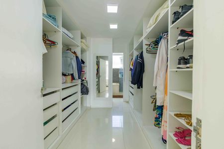 Casa de condomínio para alugar com 300m², 5 quartos e 3 vagas Casa de condomínio para alugar com 300m², 5 quartos e 3 vagasSuíte 1 Closet