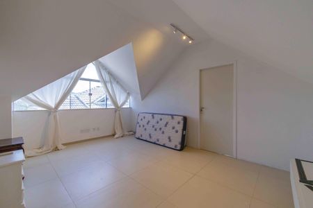 Casa de condomínio para alugar com 300m², 5 quartos e 3 vagas Casa de condomínio para alugar com 300m², 5 quartos e 3 vagasSuíte 4