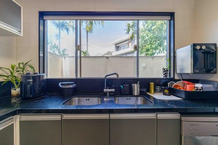 Casa de condomínio para alugar com 300m², 5 quartos e 3 vagas Casa de condomínio para alugar com 300m², 5 quartos e 3 vagasCozinha