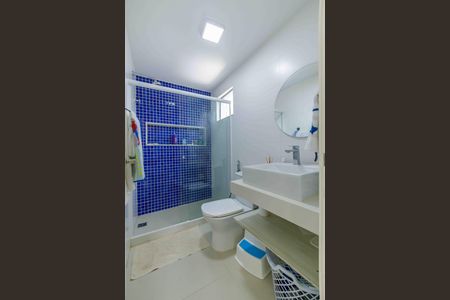 Casa de condomínio para alugar com 300m², 5 quartos e 3 vagas Casa de condomínio para alugar com 300m², 5 quartos e 3 vagasBanheiro da Suíte 2