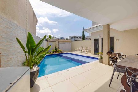 Casa de condomínio para alugar com 300m², 5 quartos e 3 vagas Casa de condomínio para alugar com 300m², 5 quartos e 3 vagasVaranda