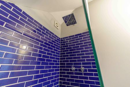 Casa de condomínio para alugar com 300m², 5 quartos e 3 vagas Casa de condomínio para alugar com 300m², 5 quartos e 3 vagasBanheiro da Suíte 4