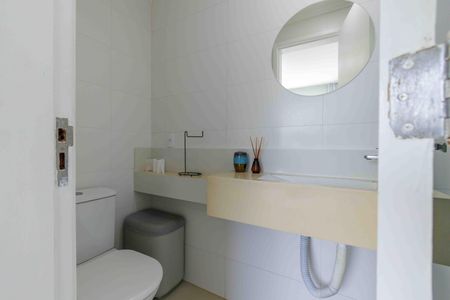 Casa de condomínio para alugar com 300m², 5 quartos e 3 vagas Casa de condomínio para alugar com 300m², 5 quartos e 3 vagasBanheiro da Suíte 3