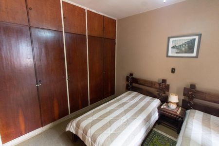 Casa à venda com 278m², 4 quartos e 4 vagasQuarto 2