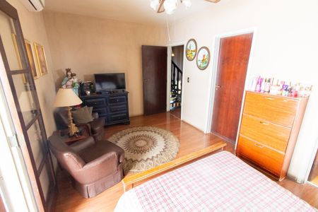 Casa à venda com 278m², 4 quartos e 4 vagasSuíte