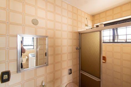 Casa à venda com 278m², 4 quartos e 4 vagasBanheiro de Serviço