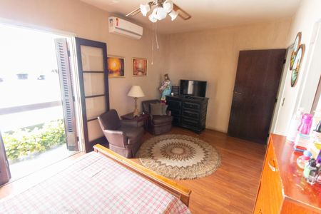 Casa à venda com 278m², 4 quartos e 4 vagasSuíte