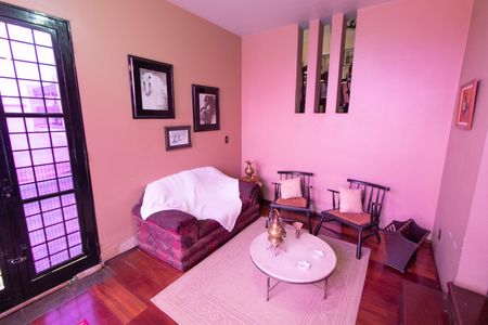 Casa à venda com 278m², 4 quartos e 4 vagasSala de TV