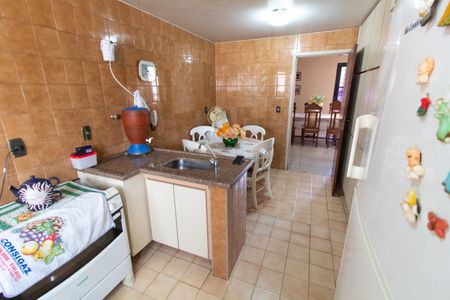 Casa à venda com 278m², 4 quartos e 4 vagasCozinha