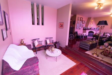 Casa à venda com 278m², 4 quartos e 4 vagasSala de TV