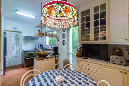 Apartamento à venda com 230m², 4 quartos e 3 vagas Apartamento à venda com 230m², 4 quartos e 3 vagasCozinha